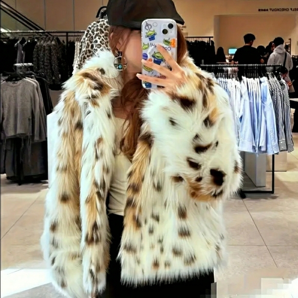 NEW! Women's Faux Fur Leopard Print Jacket - Picture 3 of 4